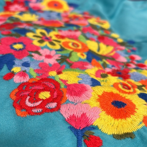 Layerz Collection Floral Embroidered Turquoise Top Women’s Size Medium - Picture 2 of 10